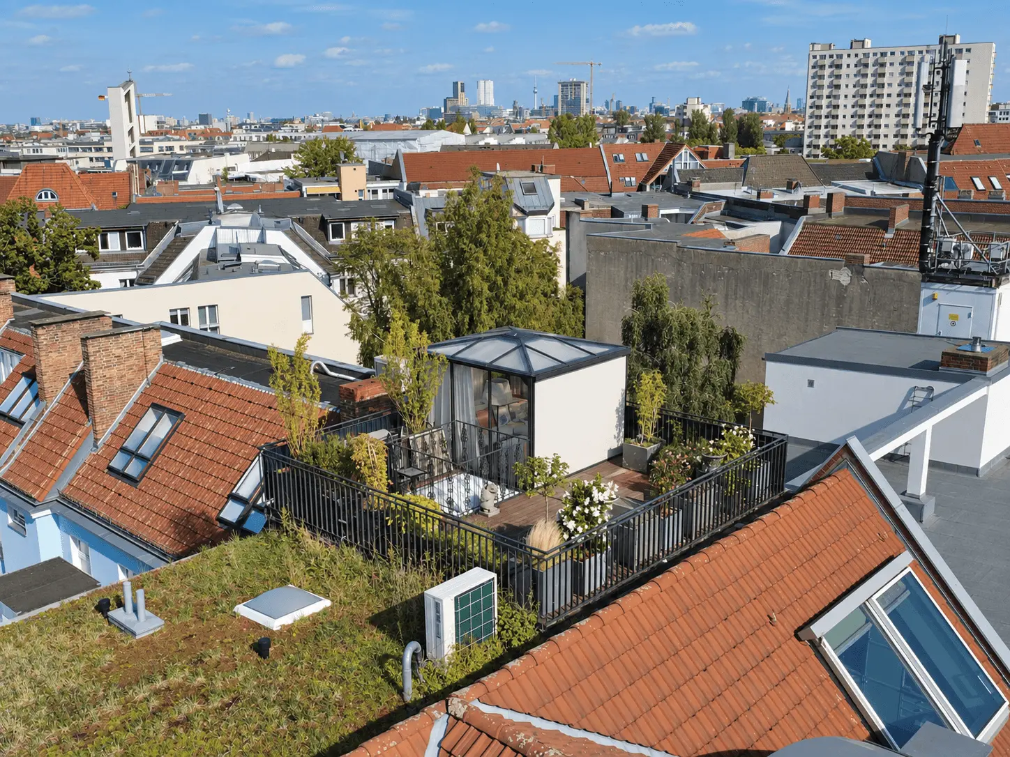 Bezugsfreie 138 m² DG-Wohnung | 3 Zi. | 35 m² Aufdachterrasse | Klima | Aufzug | Keller | Kamin, 10709 Berlin, Wohnung